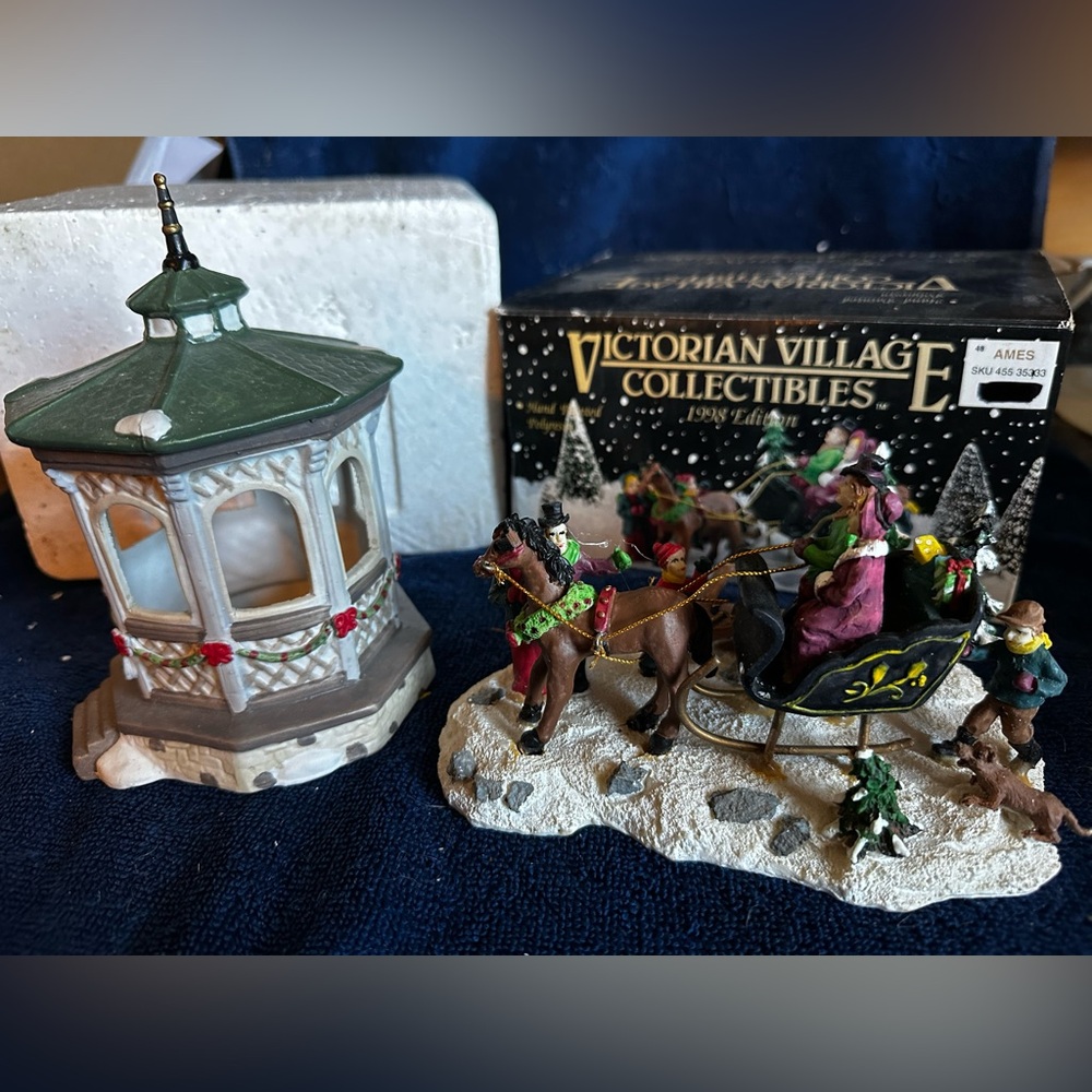 Christmas Village Accessories Lot Of 2 Lemax Gazebo, Olde Towne Sleigh W/Flowers
